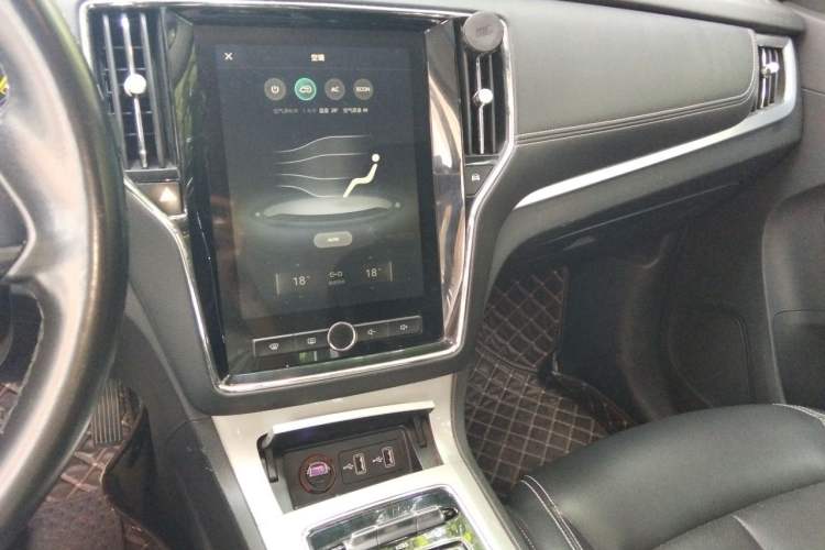 Used Roewe RX5 New Energy 2017 ERX5 EV400 Electric Internet Luxury Edition Audio And AC Panel