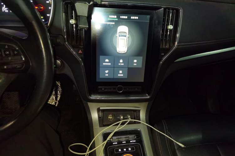 Used Roewe RX5 New Energy 2017 ERX5 EV400 Electric Internet Luxury Edition Audio And AC Panel