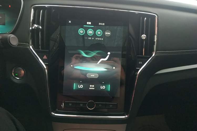 Used Roewe RX5 New Energy 2017 ERX5 EV400 Electric Internet Flagship Edition Audio And AC Panel