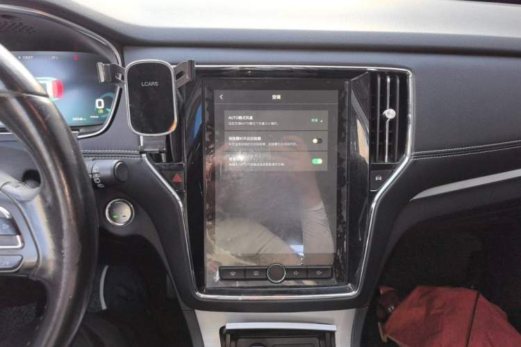Used Roewe RX5 New Energy 2017 ERX5 EV400 Electric Internet Luxury Edition Audio And AC Panel
