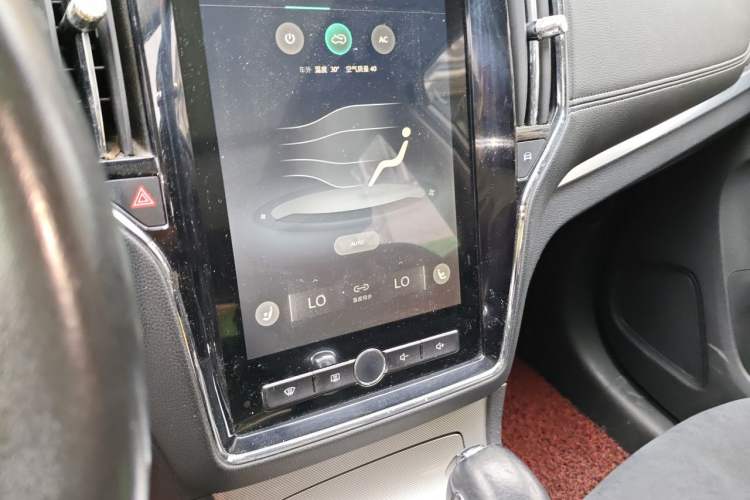Used Roewe RX5 New Energy 2017 eRX5 50T Hybrid Connected Prestige Flagship Edition Audio And AC Panel