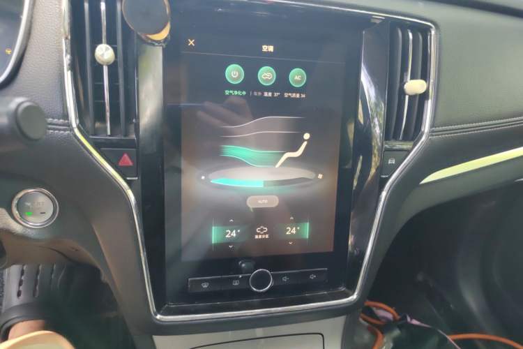 Used Roewe RX5 New Energy 2017 eRX5 50T Hybrid Connected Prestige Flagship Edition Audio And AC Panel