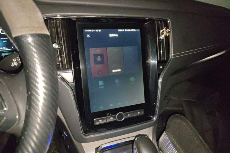 Used Roewe RX5 New Energy 2017 eRX5 50T Hybrid Connected Prestige Flagship Edition Audio And AC Panel
