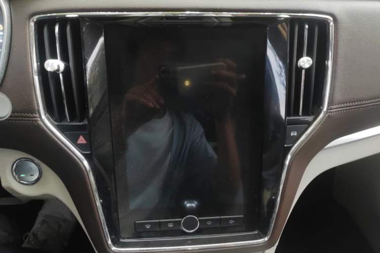 Used Roewe RX5 New Energy 2017 eRX5 50T Hybrid Connected Prestige Flagship Edition Audio And AC Panel