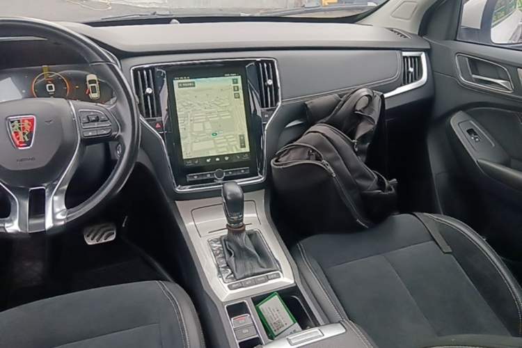Used Roewe RX5 New Energy 2017 eRX5 50T Hybrid Connected Prestige Flagship Edition Audio And AC Panel