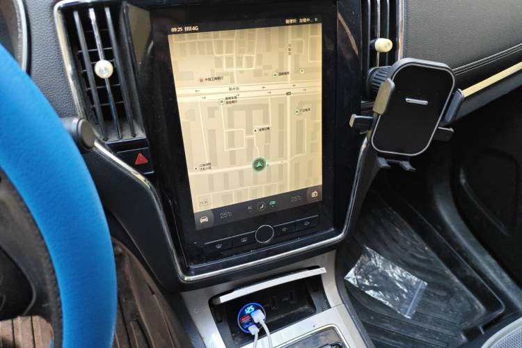 Used Roewe RX5 New Energy 2017 ERX5 EV400 Electric Internet Luxury Edition Audio And AC Panel