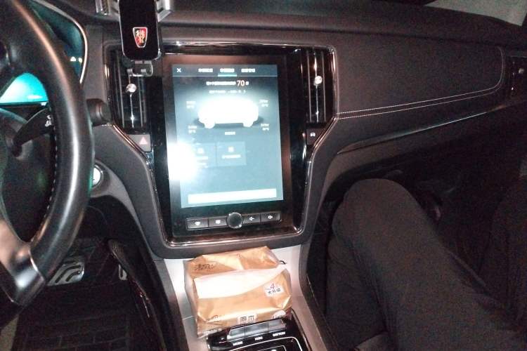 Used Roewe RX5 New Energy 2017 ERX5 EV400 Electric Internet Supreme Edition Audio And AC Panel