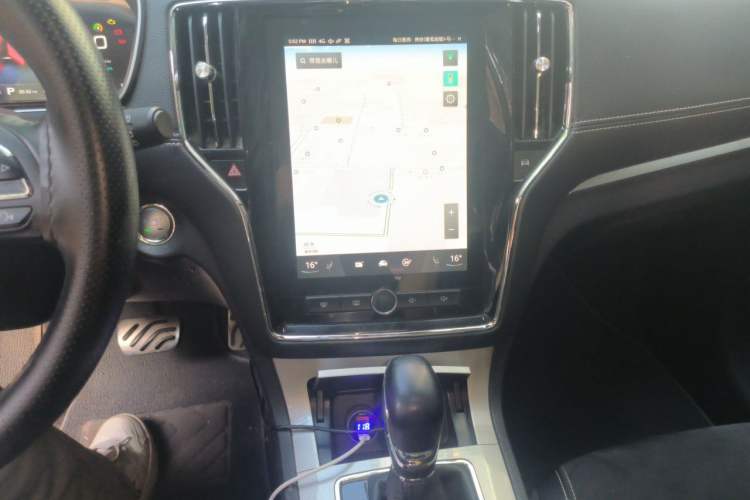 Used Roewe RX5 New Energy 2017 eRX5 50T Hybrid Connected Prestige Flagship Edition Audio And AC Panel