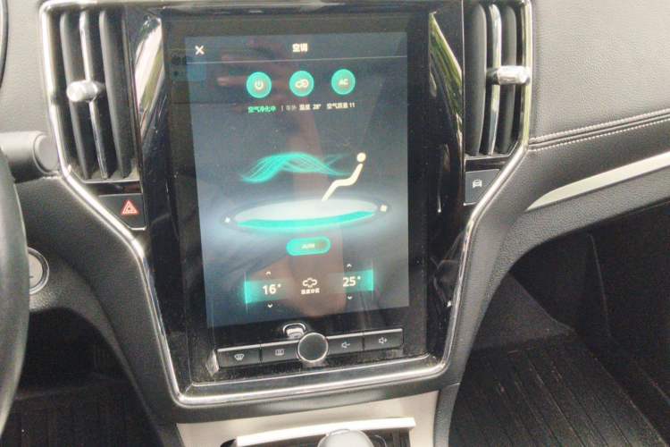 Used Roewe RX5 New Energy 2017 eRX5 50T Hybrid Connected Prestige Flagship Edition Audio And AC Panel