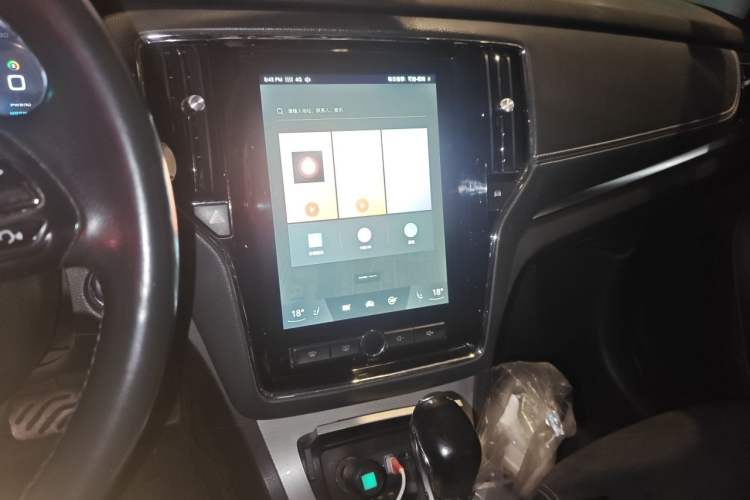 Used Roewe RX5 New Energy 2017 eRX5 50T Hybrid Connected Prestige Flagship Edition Audio And AC Panel