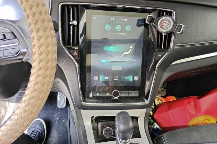 Used Roewe RX5 New Energy 2017 eRX5 50T Hybrid Connected Prestige Flagship Edition Audio And AC Panel