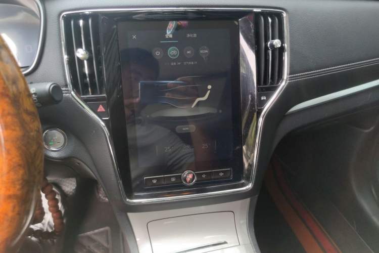 Used Roewe RX5 New Energy 2017 ERX5 EV400 Electric Internet Flagship Edition Audio And AC Panel
