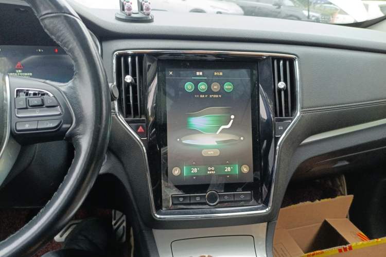 Used Roewe RX5 New Energy 2017 ERX5 EV400 Electric Internet Supreme Edition Audio And AC Panel