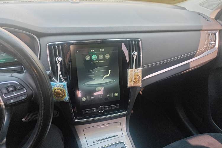 Used Roewe RX5 New Energy 2017 ERX5 EV400 Electric Internet Supreme Edition Audio And AC Panel