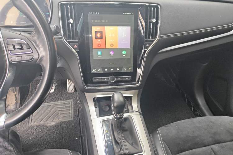 Used Roewe RX5 New Energy 2017 eRX5 50T Hybrid Connected Prestige Flagship Edition Audio And AC Panel