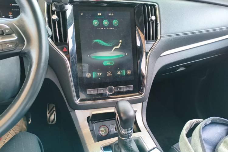 Used Roewe RX5 New Energy 2017 eRX5 50T Hybrid Connected Prestige Flagship Edition Audio And AC Panel