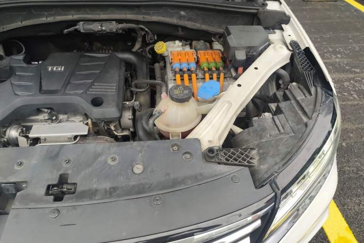 Used Roewe RX5 New Energy 2017 eRX5 50T Hybrid Connected Prestige Flagship Edition Engine Bay Left