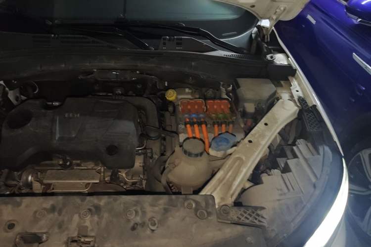Used Roewe RX5 New Energy 2017 eRX5 50T Hybrid Connected Prestige Flagship Edition Engine Bay Left