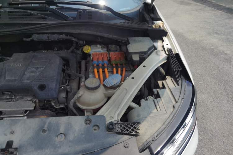 Used Roewe RX5 New Energy 2017 eRX5 50T Hybrid Connected Prestige Flagship Edition Engine Bay Left