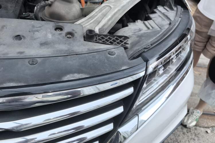 Used Roewe RX5 New Energy 2017 eRX5 50T Hybrid Connected Prestige Flagship Edition Engine Bay Left