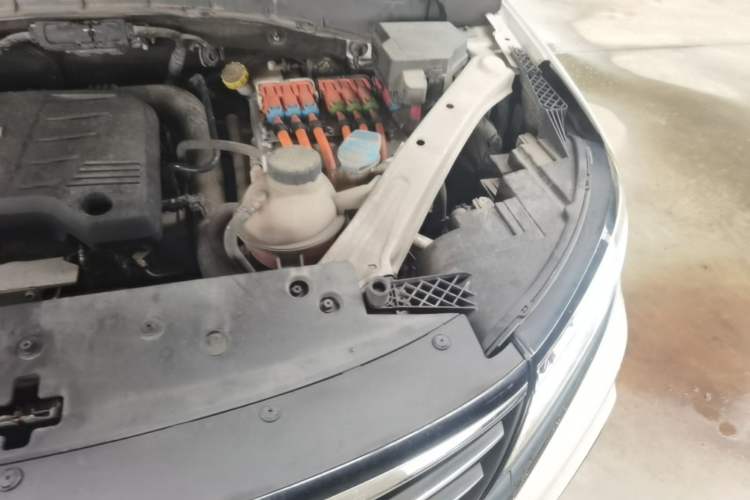 Used Roewe RX5 New Energy 2017 eRX5 50T Hybrid Connected Prestige Flagship Edition Engine Bay Left