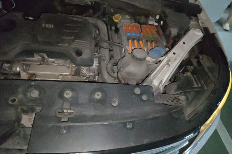 Used Roewe RX5 New Energy 2017 eRX5 50T Hybrid Connected Prestige Flagship Edition Engine Bay Left