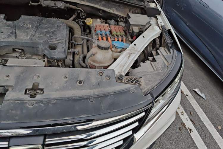 Used Roewe RX5 New Energy 2017 eRX5 50T Hybrid Connected Prestige Flagship Edition Engine Bay Left
