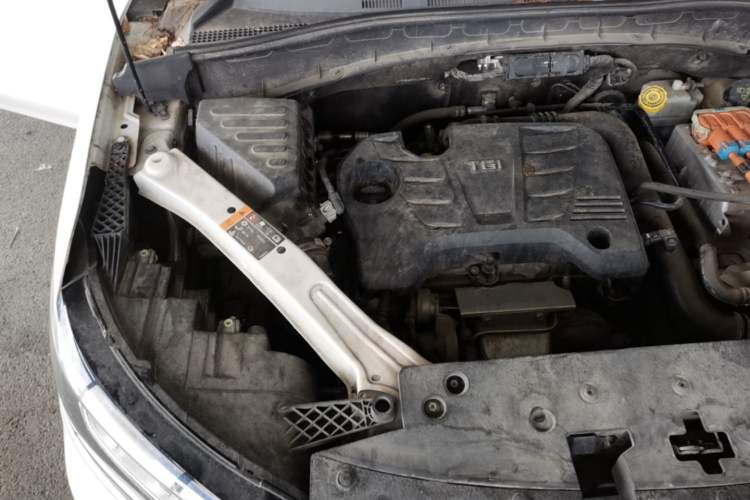 Used Roewe RX5 New Energy 2017 eRX5 50T Hybrid Connected Prestige Flagship Edition Engine Bay Right