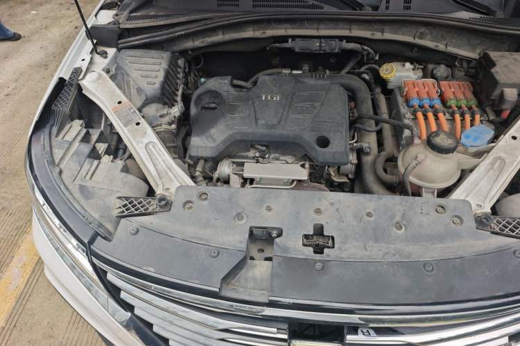 Used Roewe RX5 New Energy 2017 eRX5 50T Hybrid Connected Prestige Flagship Edition Engine Bay Right