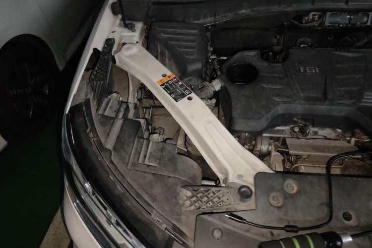 Used Roewe RX5 New Energy 2017 eRX5 50T Hybrid Connected Prestige Flagship Edition Engine Bay Right