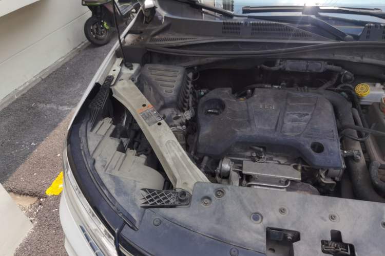 Used Roewe RX5 New Energy 2017 eRX5 50T Hybrid Connected Prestige Flagship Edition Engine Bay Right