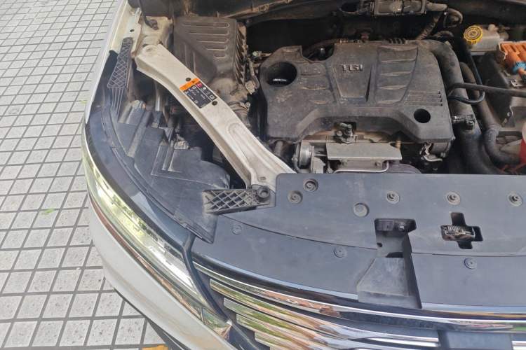 Used Roewe RX5 New Energy 2017 eRX5 50T Hybrid Connected Prestige Flagship Edition Engine Bay Right
