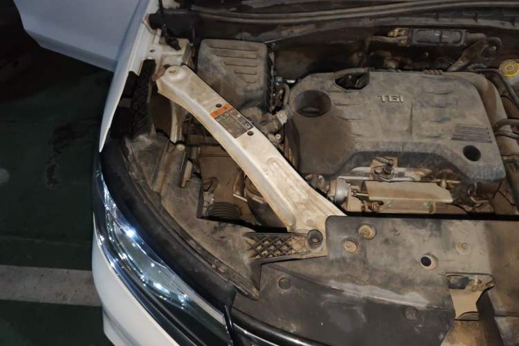 Used Roewe RX5 New Energy 2017 eRX5 50T Hybrid Connected Prestige Flagship Edition Engine Bay Right
