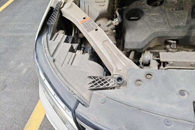 Used Roewe RX5 New Energy 2017 eRX5 50T Hybrid Connected Prestige Flagship Edition Engine Bay Right