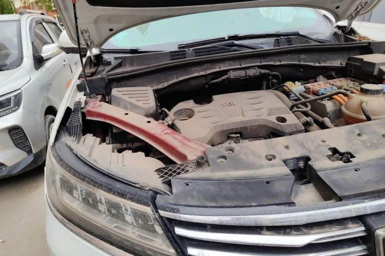 Used Roewe RX5 New Energy 2017 eRX5 50T Hybrid Connected Prestige Flagship Edition Engine Bay Right