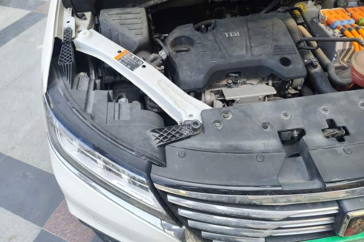 Used Roewe RX5 New Energy 2017 eRX5 50T Hybrid Connected Prestige Flagship Edition Engine Bay Right
