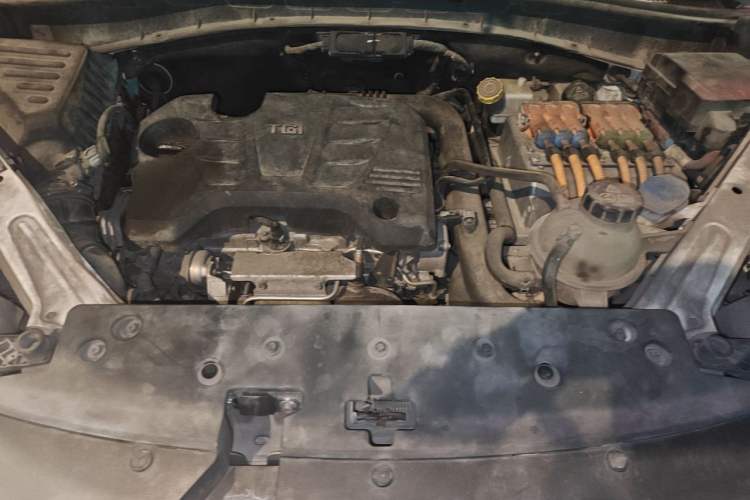 Used Roewe RX5 New Energy 2017 eRX5 50T Hybrid Connected Prestige Flagship Edition Engine Bay