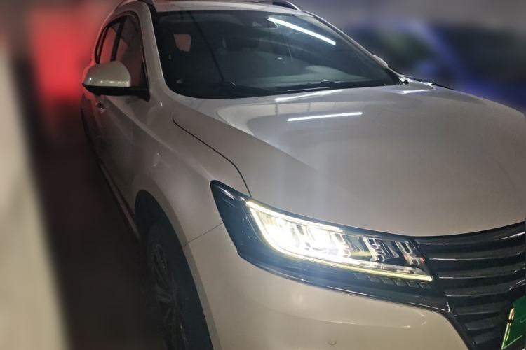 Used Roewe RX5 New Energy 2017 eRX5 50T Hybrid Connected Prestige Flagship Edition Front Right 45 Deg