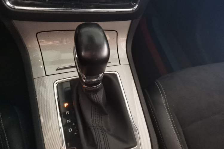 Used Roewe RX5 New Energy 2017 eRX5 50T Hybrid Connected Prestige Flagship Edition Gear Lever