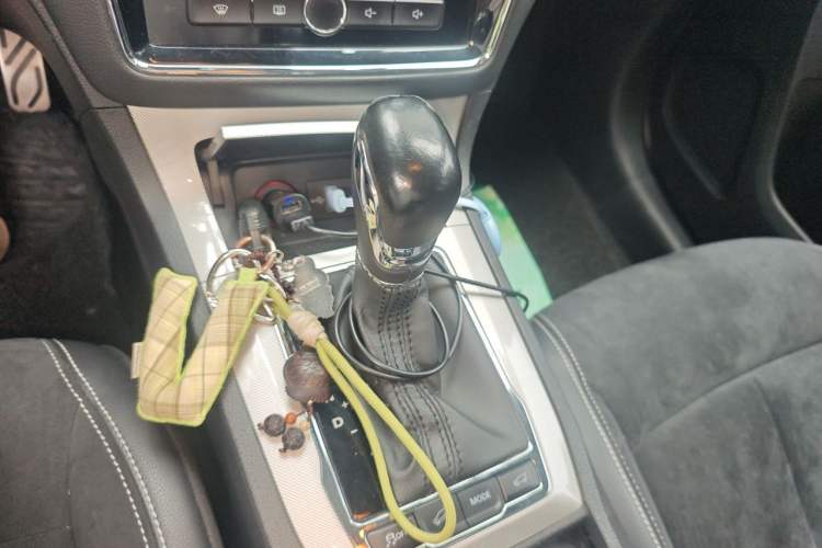 Used Roewe RX5 New Energy 2017 eRX5 50T Hybrid Connected Prestige Flagship Edition Gear Lever