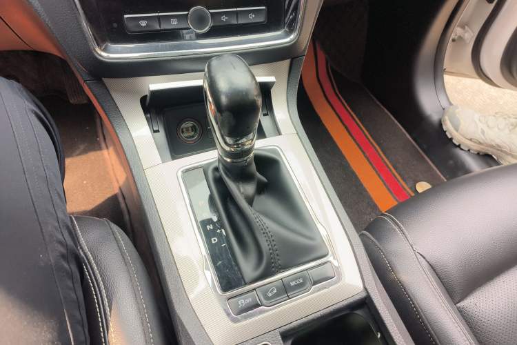 Used Roewe RX5 New Energy 2017 eRX5 50T Hybrid Connected Prestige Flagship Edition Gear Lever