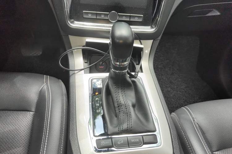 Used Roewe RX5 New Energy 2017 eRX5 50T Hybrid Connected Prestige Flagship Edition Gear Lever