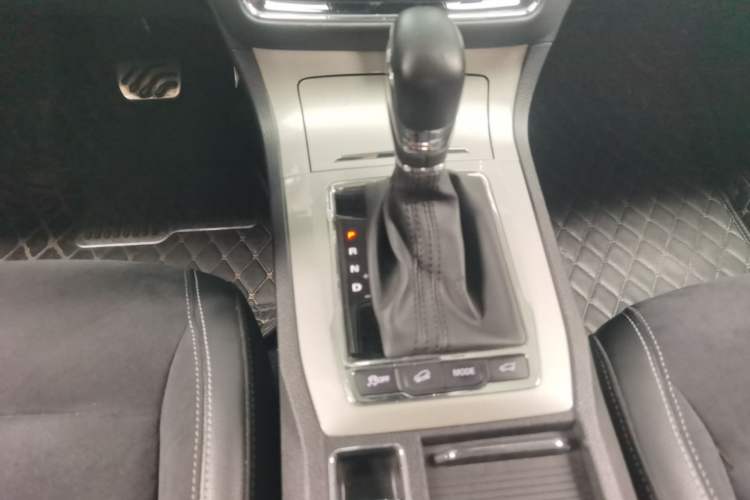 Used Roewe RX5 New Energy 2017 eRX5 50T Hybrid Connected Prestige Flagship Edition Gear Lever