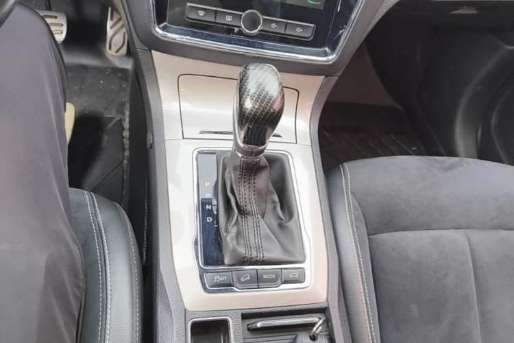 Used Roewe RX5 New Energy 2017 eRX5 50T Hybrid Connected Prestige Flagship Edition Gear Lever