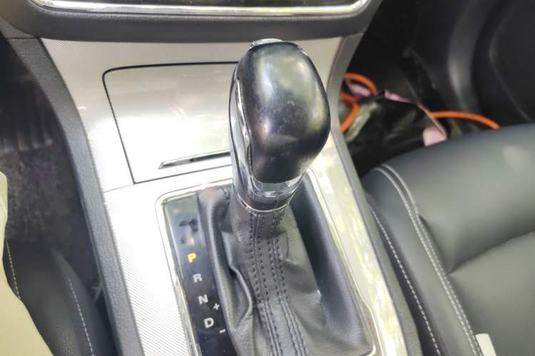 Used Roewe RX5 New Energy 2017 eRX5 50T Hybrid Connected Prestige Flagship Edition Gear Lever