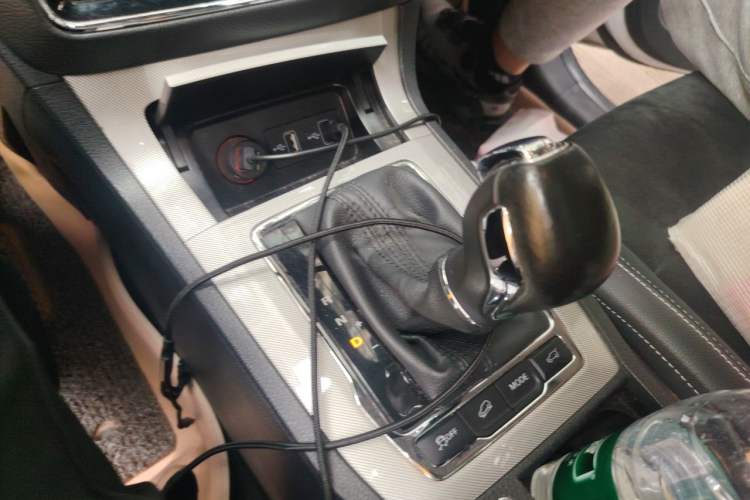 Used Roewe RX5 New Energy 2017 eRX5 50T Hybrid Connected Prestige Flagship Edition Gear Lever
