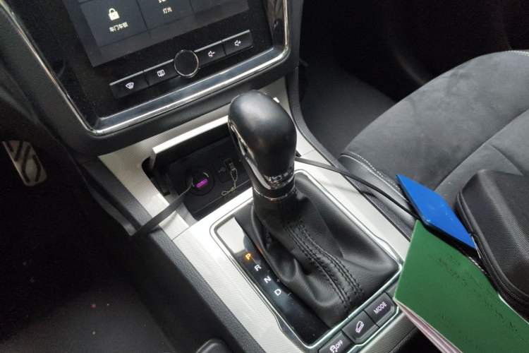 Used Roewe RX5 New Energy 2017 eRX5 50T Hybrid Connected Prestige Flagship Edition Gear Lever