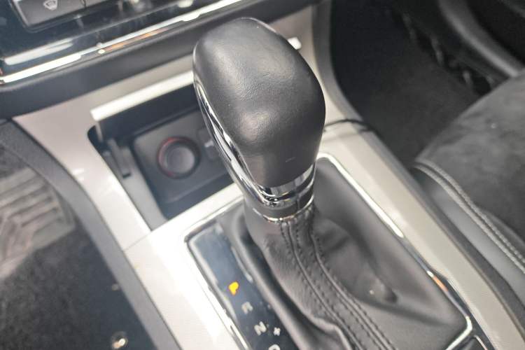 Used Roewe RX5 New Energy 2017 eRX5 50T Hybrid Connected Prestige Flagship Edition Gear Lever