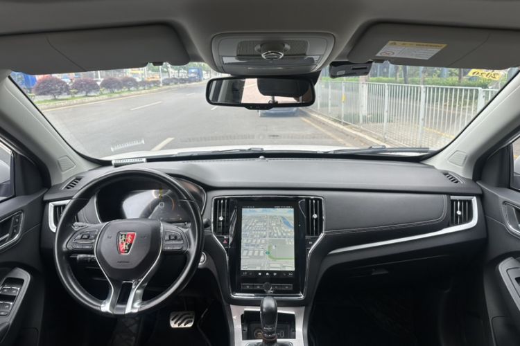 Used Roewe RX5 New Energy 2017 eRX5 50T Hybrid Connected Prestige Flagship Edition Interior 2