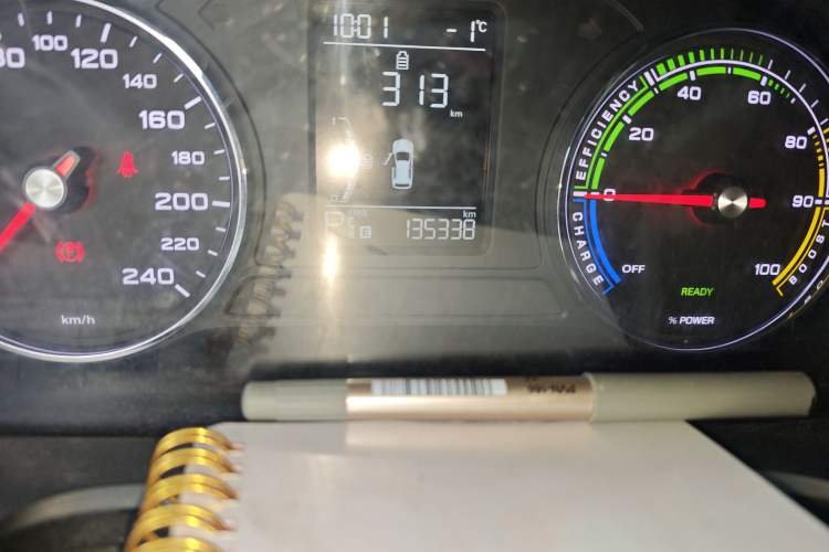Used Roewe RX5 New Energy 2017 ERX5 EV400 Electric Internet Luxury Edition Odometer Close Up